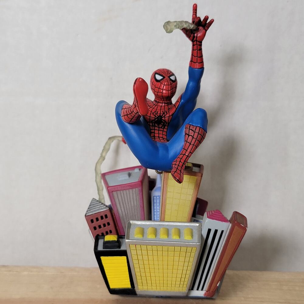 VTG 2004 "Happy Holidays Spider-Man" Christmas Ornament Carlton Cards Heirloom
